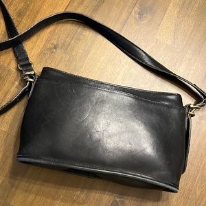 Vintage coach 9802 black shoulder bag